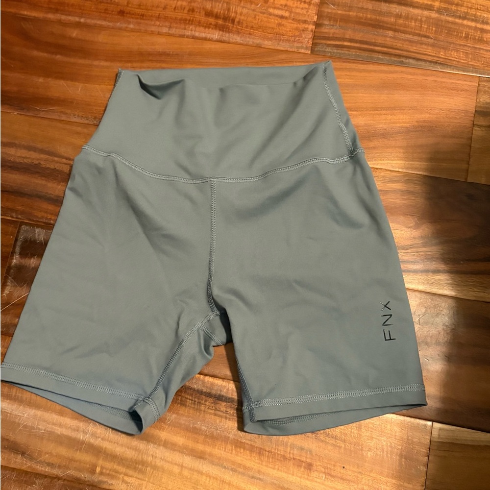 FNX High Waisted Biker Shorts Sage Green grayCompression Athletic Size S‎ (0575)